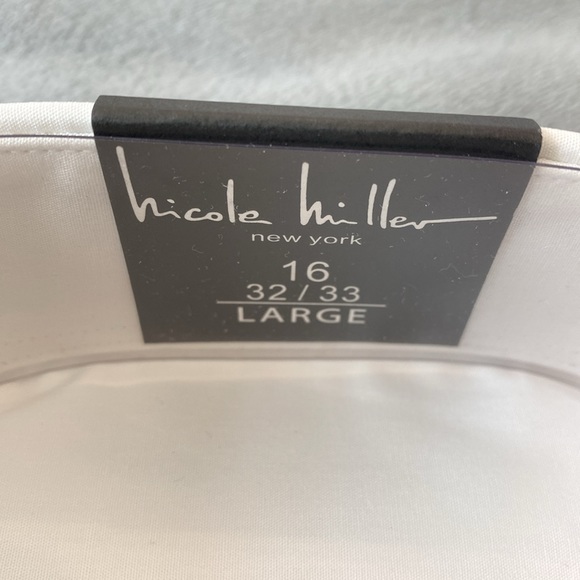 SaleMen’s size 16–32/33, white 100% cotton dress shirt by Nicole Miller New York - Picture 6 of 6